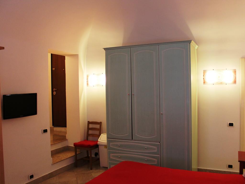 Hella Ibernesi 23 Fori Imperiali Inn, New Gestion! Ρώμη Δωμάτιο φωτογραφία