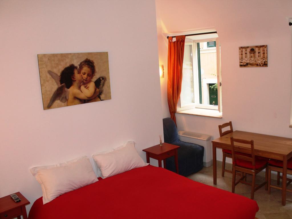 Hella Ibernesi 23 Fori Imperiali Inn, New Gestion! Ρώμη Δωμάτιο φωτογραφία